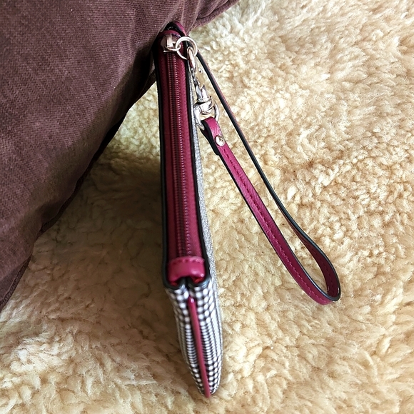 NWOT Coach Plaid Wristlet - Picture 6 of 9